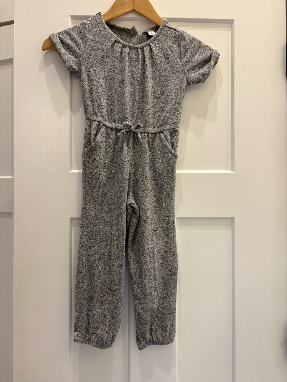 Old Navy Girls Gray Jumpsuit/Romper Size 4T short sleeves, pockets, pants,